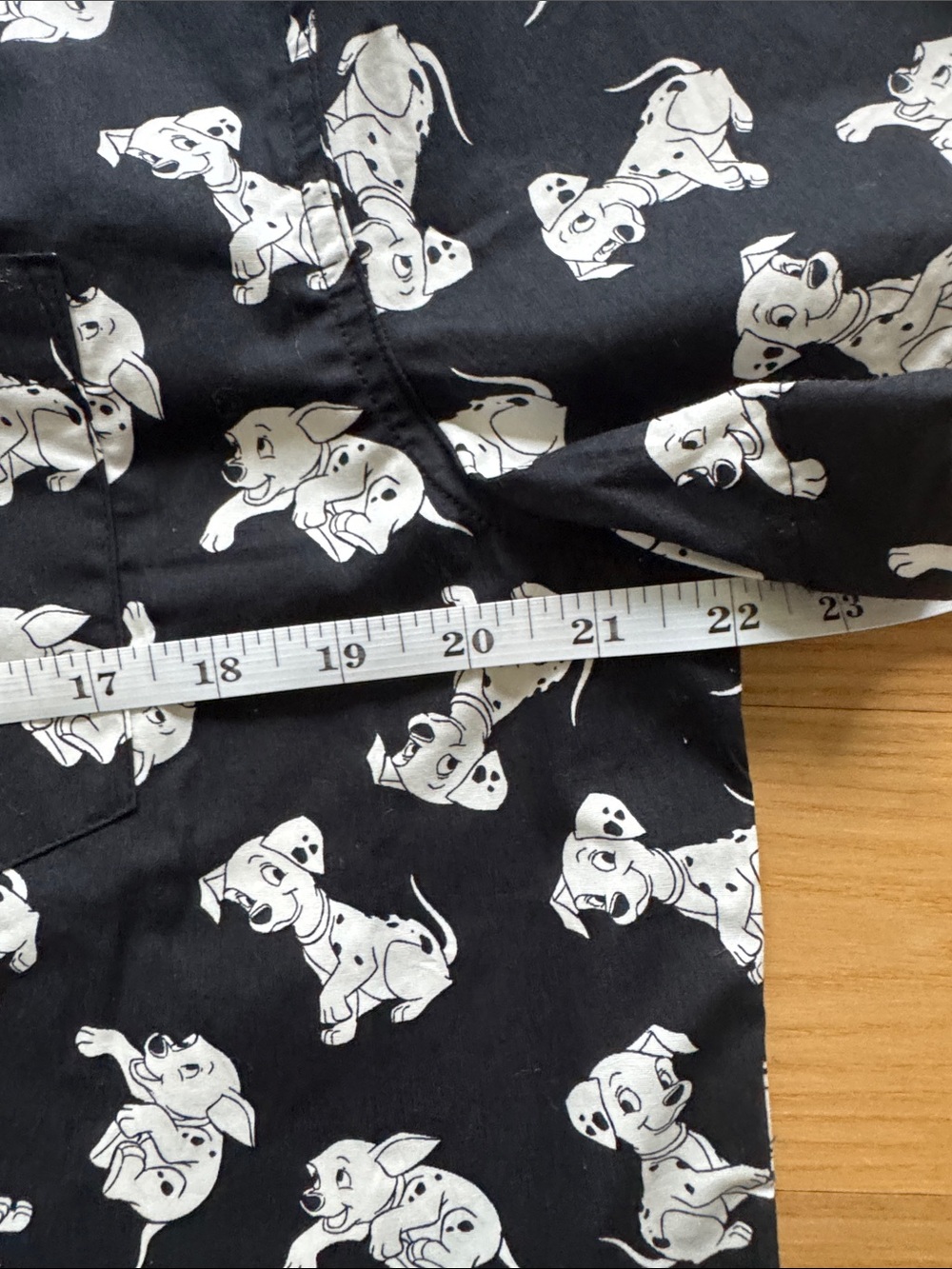Disney 101 Dalmatians Button Up Shirt Size M Black Puppy Print - Picture 11 of 11